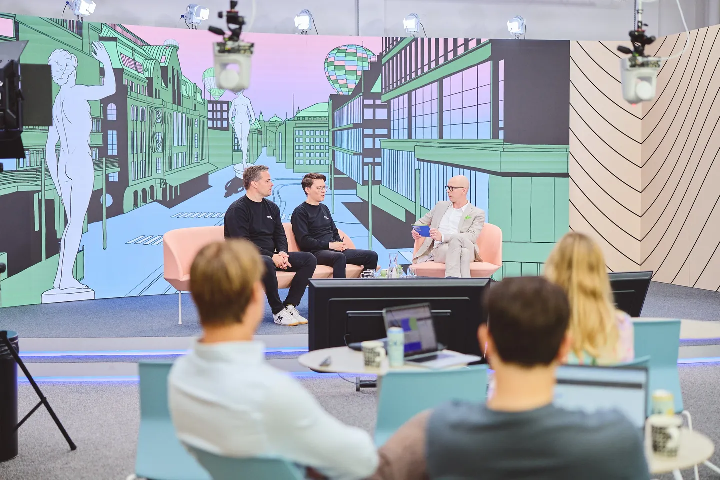 7 Tips for organizing engaging quarterly reports